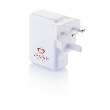Logotrade Werbegeschenke das Foto: Reiseadapter mit 4fachem USB Anschluss
