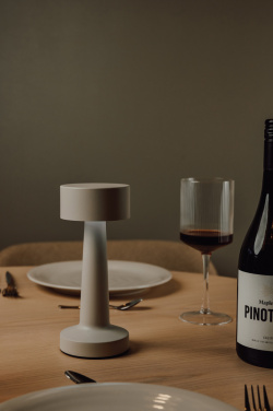 Logotrade Logogeschenke das Foto: VINGA Maris Tischleuchte aus RCS recyceltem ABS