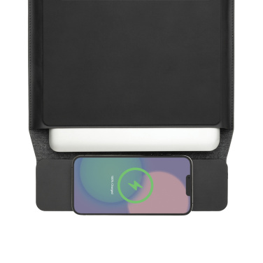 Logotrade promotional giveaway image of: Swiss Peak 15W magnetic charging laptop sleeve 14-15,6"
