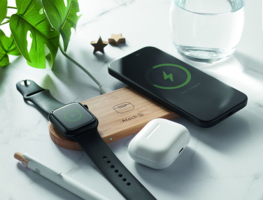 Logo trade promotional giveaways image of: 3 in 1 15W wireless charger