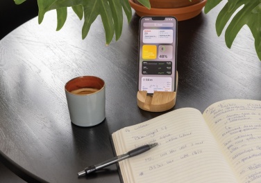 Logo trade reklaamtoote pilt: Bambusest tahvelarvuti ja telefonihoidik