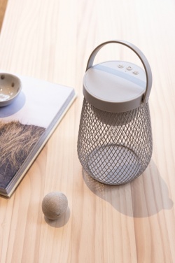 Logotrade meene foto: Aurora RCS taaskasutatud plastikust USB taaslaetav laualamp