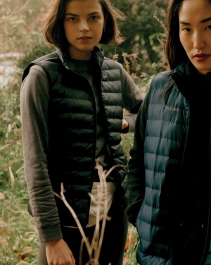 Logotrade firmakingi foto: Iqoniq Meru naiste taaskasutatud polüestrist vest