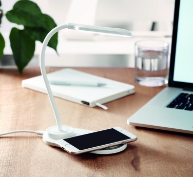 Logotrade reklaamkingid pilt: Lauavalgusti ja laadija 10W