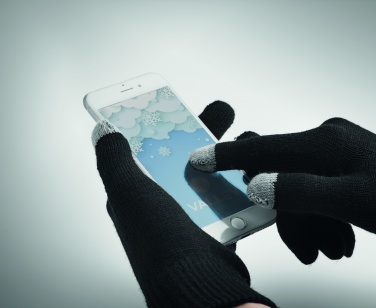 Logotrade firmakingi foto: Talvekomplekt taaskasutatud materjalist, kindad, müts ja sall