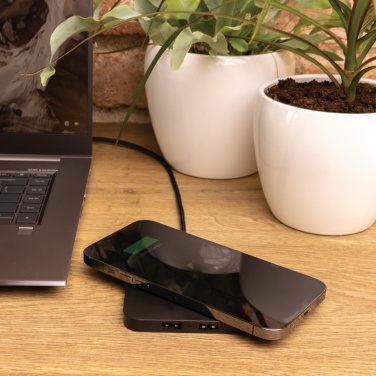 Logotrade mainoslahjat kuva: RCS 10W langaton laturi USB porteilla kierrätetystä muovista