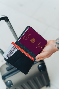 Logo trade mainoslahja ja liikelahja tuotekuva: Trackmate RCS polyester passikotelo