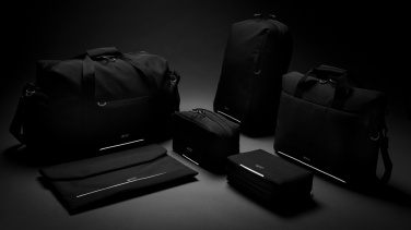 Logotrade reklaminės dovanos nuotrauka: Swiss Peak AWARE™ tualeto reikmenų krepšys be PVC