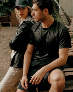 Logotrade dāvanas foto: Iqoniq Logan otrreizēji pārstrādāta poliestera viegla jaka