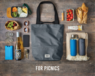 Логотрейд pекламные продукты картинка: Черная термосумка-тоут/холодильник Blum 16 л