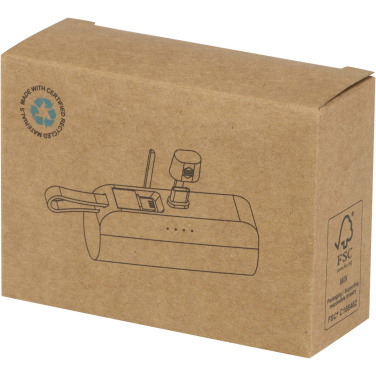 Логотрейд pекламные подарки картинка: Alnair портативное зарядное устройство Type-C емкостью 5000 мАч, мощностью 10 Вт, из переработанного пластика, со встроенной откидной подставкой и кабелем 2-в-1