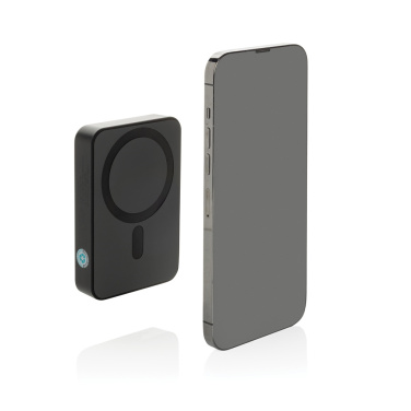 Logotrade kampanjprodukter bild: Amporia RCS plast 10 000 mAh magnetisk powerbank