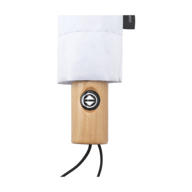 Logotrade profilprodukter bild: Michigan hopfällbart RCS RPET paraply 21 tum